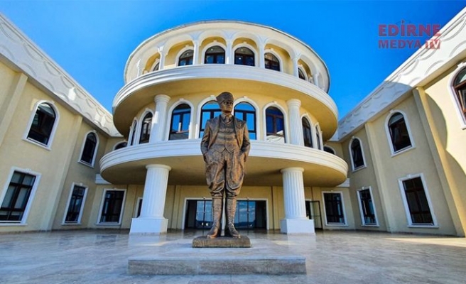 Atatürk,  Kültür Merkezinde yerini aldı