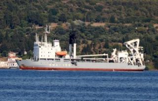 Rus gemileri Çanakkale Boğazı'ndan geçti
